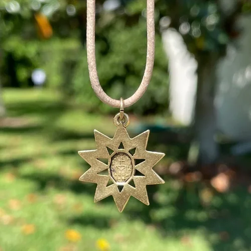 Vista 3 de Collar Virgen María de Oro - Medalla Milagrosa, Joyería Religiosa, Colgante Católico, Regalos de Mujer, Día de la Madre, Regalo de Hombre a Esposa