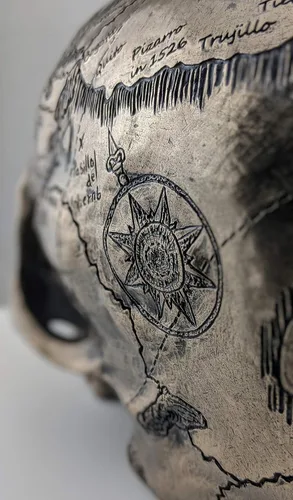 Vista 7 de Veronese Design Acabado en bronce Craniumografía Mapa del tesoro antiguo en la estatua del cráneo