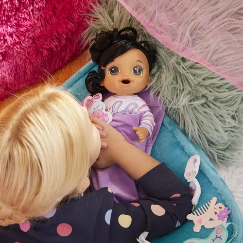 Vista 6 de Baby Alive Muñeco de bebé con temática de conejo, muñecas de 12 pulgadas con temática de hora de dormir, saco de dormir y accesorios de muñeca