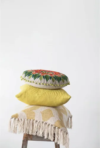 Vista 2 de Creative Co-Op Almohada de algodón con patrón lumbar Ikat y borlas, 16 pulgadas de largo x 24 pulgadas de ancho x 2 pulgadas de alto, amarillo