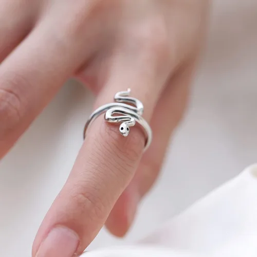 Vista 5 de Anillo de serpiente de plata de ley 925 para mujer, ya sean amantes de las serpientes o no, vale la pena tener joyas de moda personalizadas