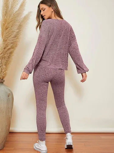 Vista 2 de WDIRARA Conjunto de 2 piezas de camiseta de manga larga con hombros caídos y pantalones de leggings para mujer