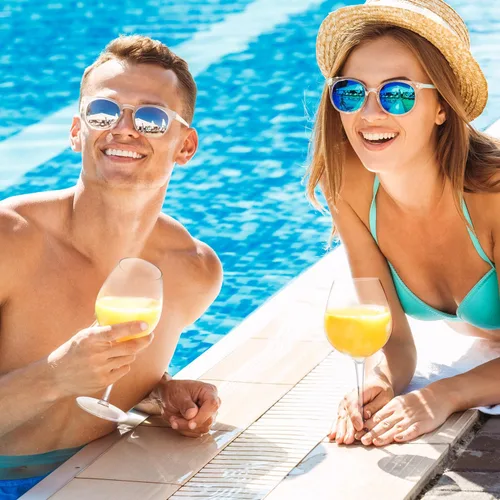 Vista 4 de Copas de vino flotantes para piscina con tapas de taza, juego de 2, copas de vino inastillables junto a la piscina, taza flotante, tina de piscina