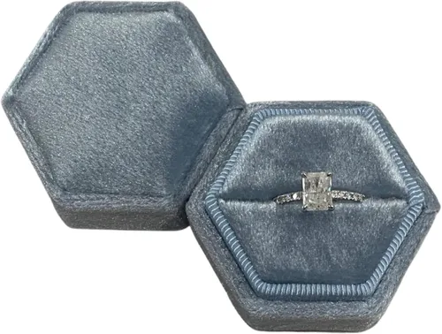 Vista 2 de Caja de anillo hexagonal de terciopelo, 1 ranura para compromiso y ceremonia de boda, exhibición plana y almacenamiento (azul claro)