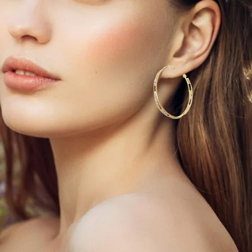 Vista 4 de 1 par de aretes de plata para mujer, aretes populares con forma de C, de aleación de diamante, para niña