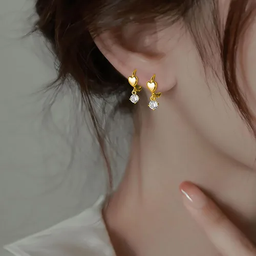 Vista 2 de SLUYNZ Aretes de aro de plata de ley con forma de corazón pequeño para mujer