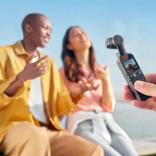 Vista 6 de DJI Pocket 2 Creator Combo - Estabilizador de cardán de mano de 3 ejes con cámara 4K, video Ultra HD, foto de alta resolución de 64 MP píxeles, CMOS