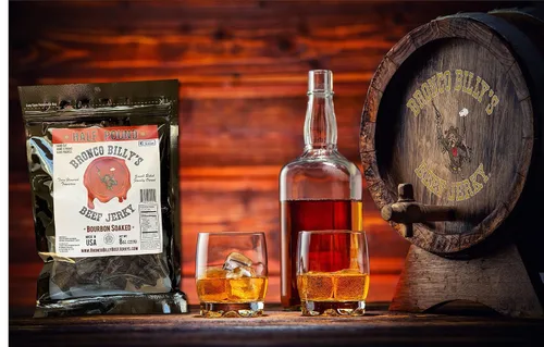 Vista 2 de Bolsa resellable de media libra de carne de res con sabor a bourbon Bronco Billy's Beef Jerky