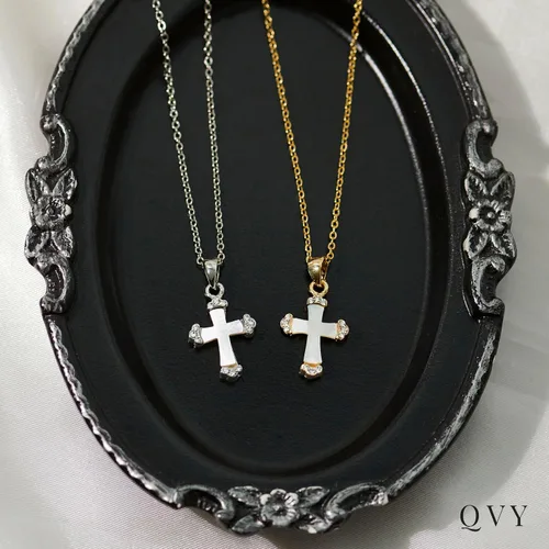 Vista 6 de Collar con colgante de cruz para mujer Cruz blanca de nácar Cruz negra de piedra de ónix Acero inoxidable chapado en oro real de 14 quilates