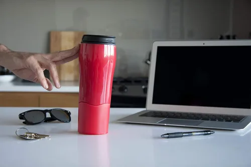 Vista 3 de mighty mug 17920225 Go - Taza de viaje de plástico que no se caerá (0,47 litros), color rojo