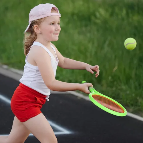 Vista 5 de Wettarn 8 raquetas de tenis de plástico para niños, con 4 pelotas de tenis y 4 volantes, juego de raquetas de playa en 3 colores para niños, regalos