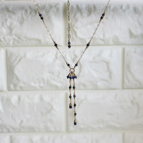 Vista 7 de Collar con borla de cadena chapada en oro de 14 quilates con zafiro azul, collar de cadena delicada. Regalos para mujer