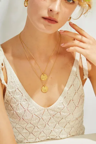 Vista 9 de Collar delicado con inicial, chapado en oro de 14 quilates, collar de oro con inicial de moneda para mujer