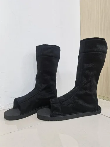 Vista 3 de ZNZXYCOS Botas altas de cosplay de anime de tamaño estadounidense, zapatos negros, accesorios de Halloween para adultos y niños
