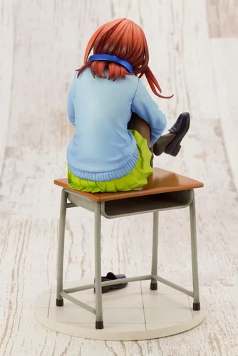 Vista 10 de Kotobukiya Los quintillizos por excelencia: Miku Nakano Figura a escala 1/8