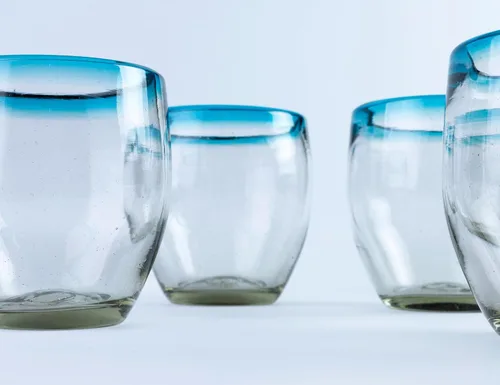 Vista 3 de Vasos mexicanos soplados a mano de 9 oz para beber - Juego de 6, 9 onzas líquidas cada uno, borde aguamarina