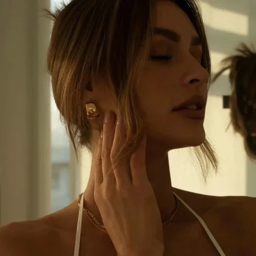 Vista 16 de Aretes de aro gruesos de oro para mujer, chapados en oro de 14 quilates, aretes de aro triple, hipoalergénicos, a la moda, aretes de aro gruesos