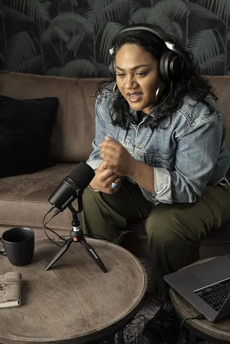 Vista 13 de Shure Micrófono y soporte USB para podcast MV7