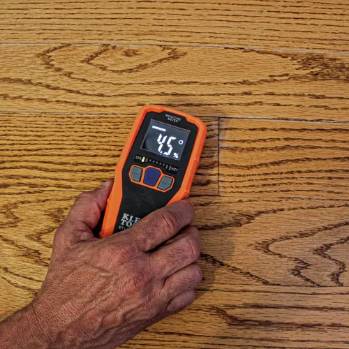 Vista 10 de Klein Tools Medidor de humedad ET140 sin pines para detección de humedad no destructiva en paneles de yeso, madera y mampostería; detecta hasta 3/4