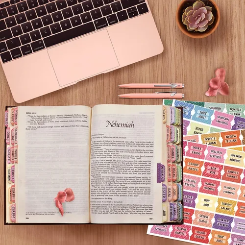 Vista 6 de Pestañas de índice de la Biblia católica española, pestañas del Nuevo y Antiguo Testamento, diseño floral laminado mate, suministros de diario