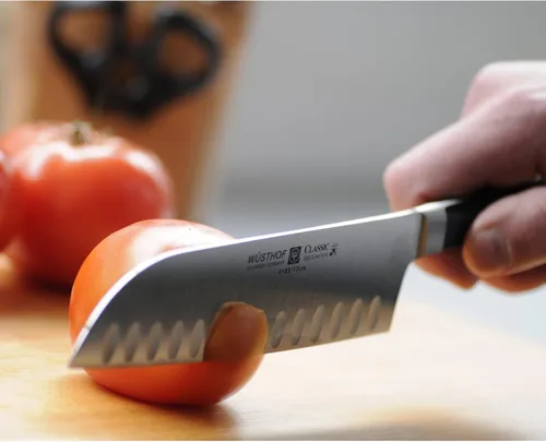 Vista 2 de Wusthof Classic - Santoku de 5" con borde hueco