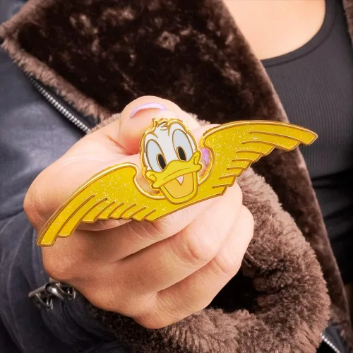 Vista 3 de Disney Mickey Mouse One Walts Plane - Pin de Donald Wings Loungefly exclusivo de Tienda