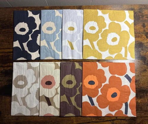Vista 5 de IHR Ideal Home Range Servilletas de cóctel Marimekko desechables de 3 capas de papel para fiestas, 5 x 5 pulgadas, blanco Unikko/plata, 20