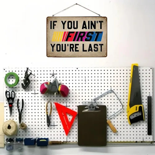 Vista 7 de Letrero de hojalata con texto en inglés "If You Ain't First You're Last Tin Sign" – Arte de pared de metal vintage de carreras para hombre, garaje