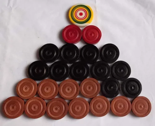 Vista 3 de Carrom Board Monedas de Madera 24-Coins 1-Striker Utilizado en el Torneo Internacional Carrom 100% Original