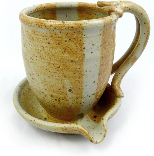 Vista 3 de Taza de cerámica esculpida a mano para microondas, tocino, hecha en Estados Unidos (marrón tostado)