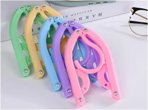 Vista 4 de 10 piezas de accesorios coloridos para perchas de viaje. Perchas plegables portátiles. Tendedero de secado de ropa plegable