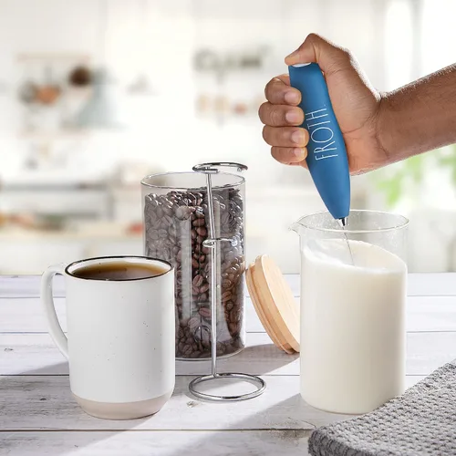 Vista 5 de Rae Dunn Espumador de leche - Mezclador eléctrico de mano para bebidas, espumador de leche eléctrico de mano, espumador de café, batidora de mano