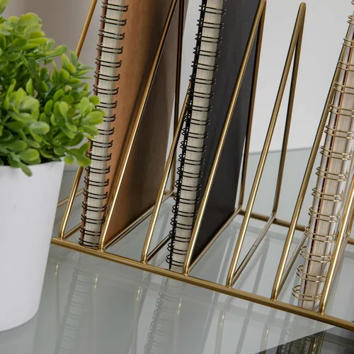 Vista 6 de Martha Stewart Ryder Gold Mesh Metal 9 Ranuras Triángulo Archivador de Revistero Organizador de Escritorio Organizador Clasificador