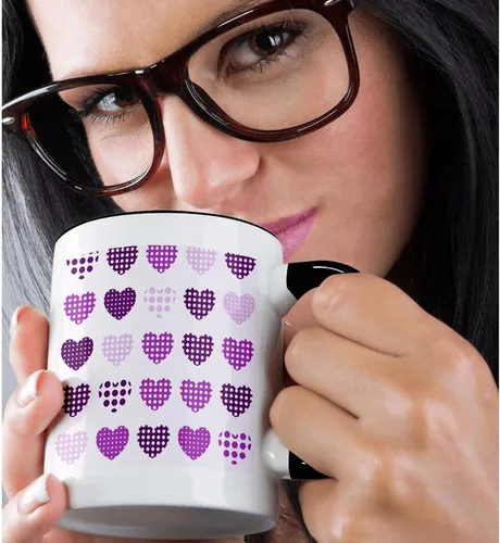 Vista 2 de 3dRose Taza de café, tamaño: 15 onzas, patrón de corazones de lunares morados y blancos en una fila, divertido regalo de taza de café