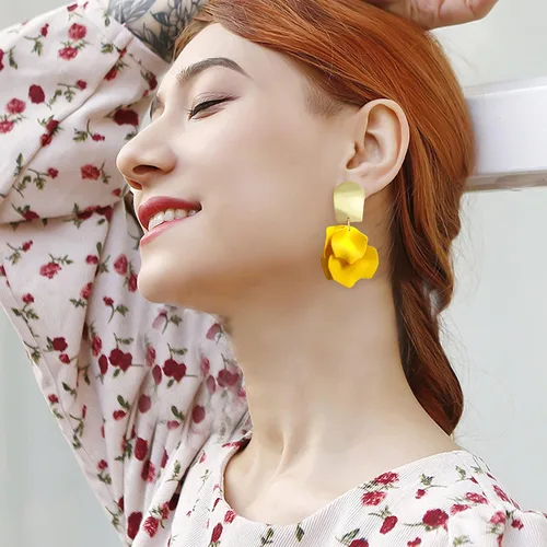 Vista 7 de Aretes colgantes de pétalos de rosa, aretes bohemios de flores acrílicas, aretes grandes de resina floral para mujeres, mujeres, novia, ideales