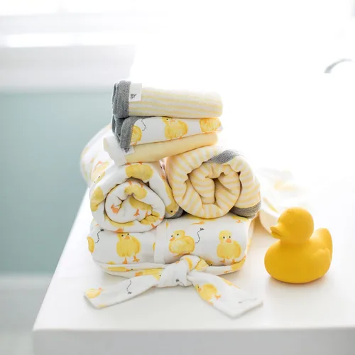 Vista 4 de Burts Bees Baby Bata de baño para bebé bata con capucha para bebé toalla de punto absorbente 100 algodón orgánico 0-9 meses