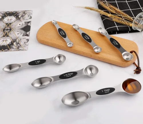 Vista 4 de Juego de 6 cucharas medidoras magnéticas de acero inoxidable de doble cara apilables cucharaditas para medir ingredientes secos y líquidos