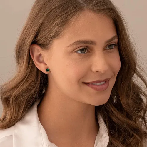 Vista 2 de Peora Aretes de tuerca de esmeralda de oro amarillo macizo de 14 quilates para mujer, solitario clásico, corte de princesa hipoalergénico, 0.236
