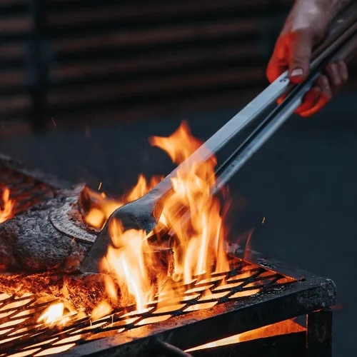 Vista 8 de Donkey Tong - Pinzas para barbacoa de 27 pulgadas de largo, pinzas resistentes para asar a la parrilla, ahumar, carbón y cocinar al aire libre