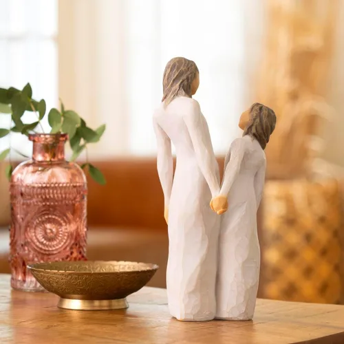 Vista 9 de Willow Tree Time Together, "I Love Our Time Together", Figura de madre e hija con manos juntas, figura esculpida pintada a mano