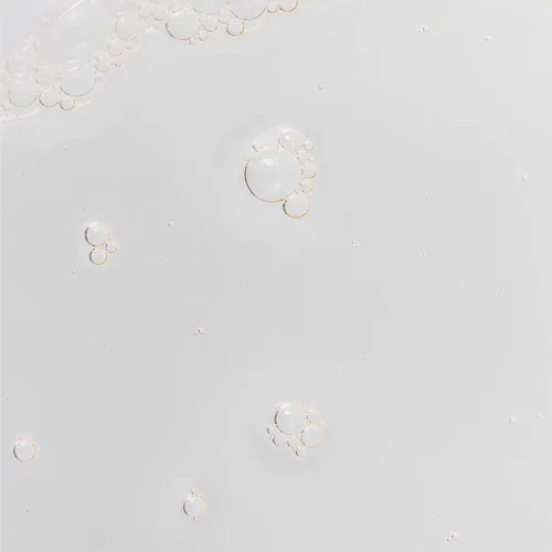 Vista 4 de 111Skin Celestial Black Diamond Essence, restaura la opacidad y apoya la fórmula antienvejecimiento de colágeno, péptidos de diamante y cobre