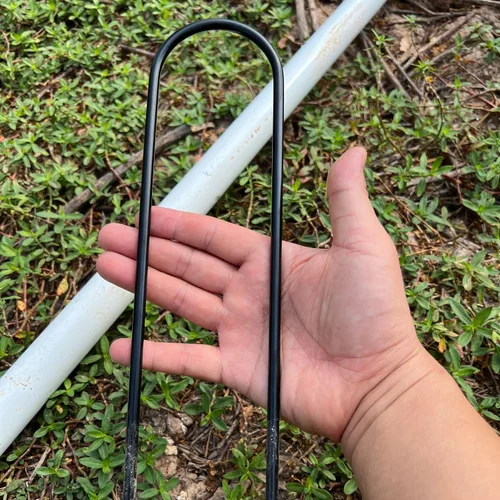 Vista 2 de Anclajes de Trampolín de Servicio Pesado para Vientos Fuertes en Forma de U con Extremos Afilados, Anclaje de Suelo de Acero Galvanizado de 11.8