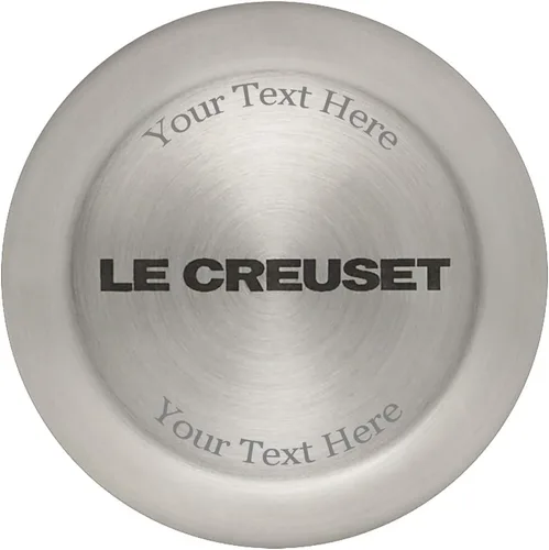 Vista 2 de Le Creuset Horno francés redondo de 5 1/2 cuartos de galón con perilla de acero inoxidable personalizada grabada adicional, Artichaut