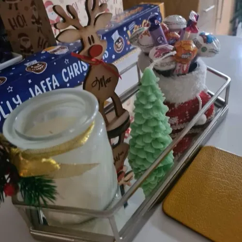 Vista 5 de Adornos de Navidad personalizados, adorno de mesa de madera de reno independiente, letrero de madera personalizado, nombre de miembro de la familia