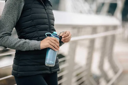 Vista 6 de CamelBak - Peak Fitness Botella de agua aislada
