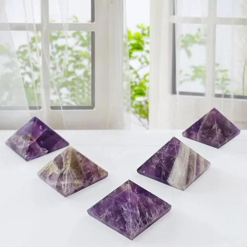 Vista 3 de Shubhanjali Pirámide de piedra de amatista púrpura para la curación de Reiki y la pirámide de piedra curativa de cristal, 30-40 Gm