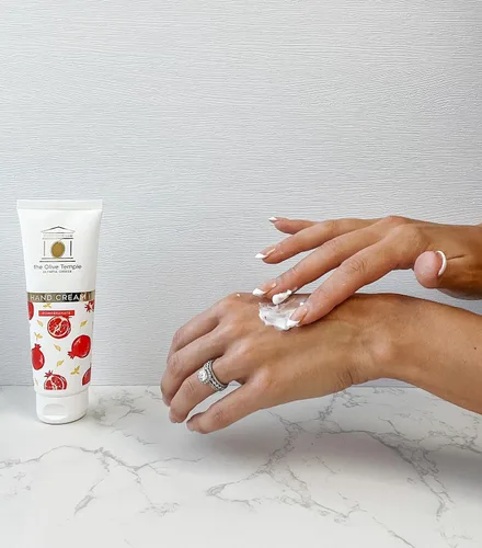 Vista 4 de Crema de manos con aceite de oliva - Fórmula hidratante profunda y nutritiva para manos suaves y flexibles (granada)