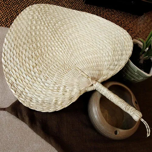 Vista 7 de TJCGCKK - Ventilador de paja tejida hecha a mano para verano, ventilador de mano de ratán, rafia, caña de caña, ventilador de paleta manual natural