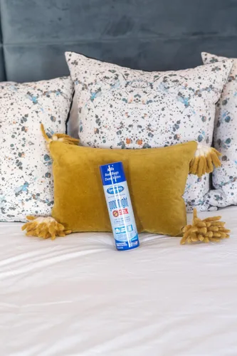 Vista 4 de Good Night Bed Bug Spray de 16 onzas, paquete de 12 Sin olor, a base de agua, registrado por la EPA Elimina chinches, piojos, garrapatas