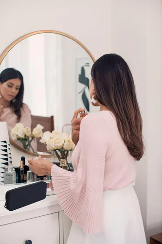 Vista 3 de Soporte para brochas de maquillaje de silicona, bolsa de maquillaje de viaje, organizador de brochas portátil suave, artículos esenciales de viaje